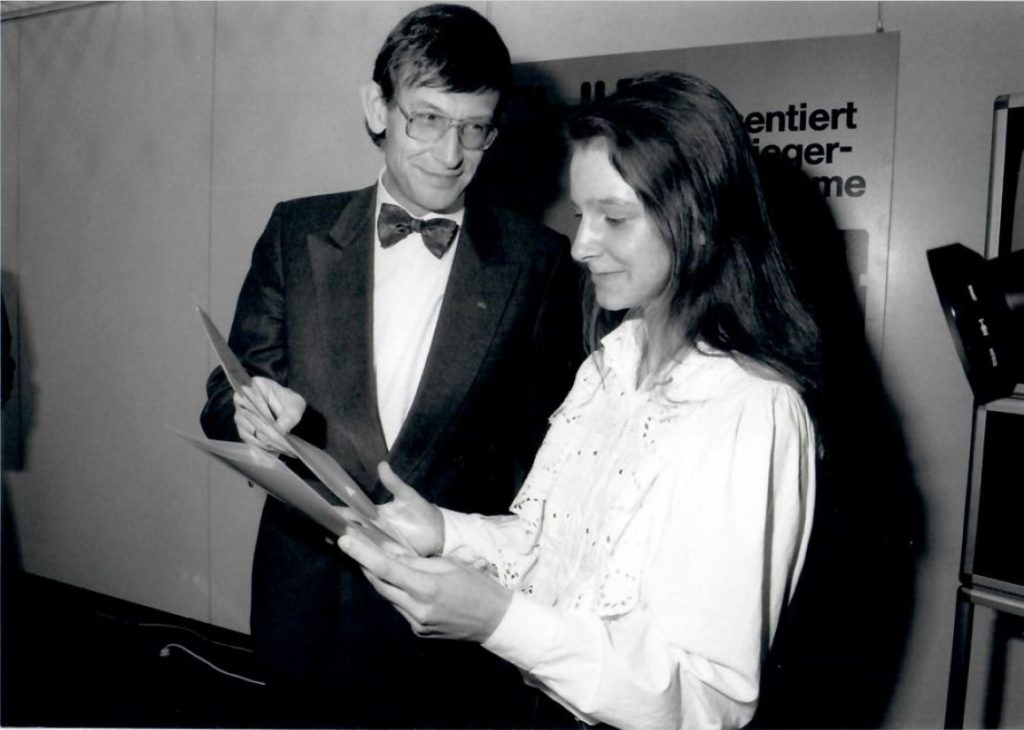 Angela Wrobel (geb. Schmidt) mit Bundesforschungsminister Heinz Riesenhuber in Bonn